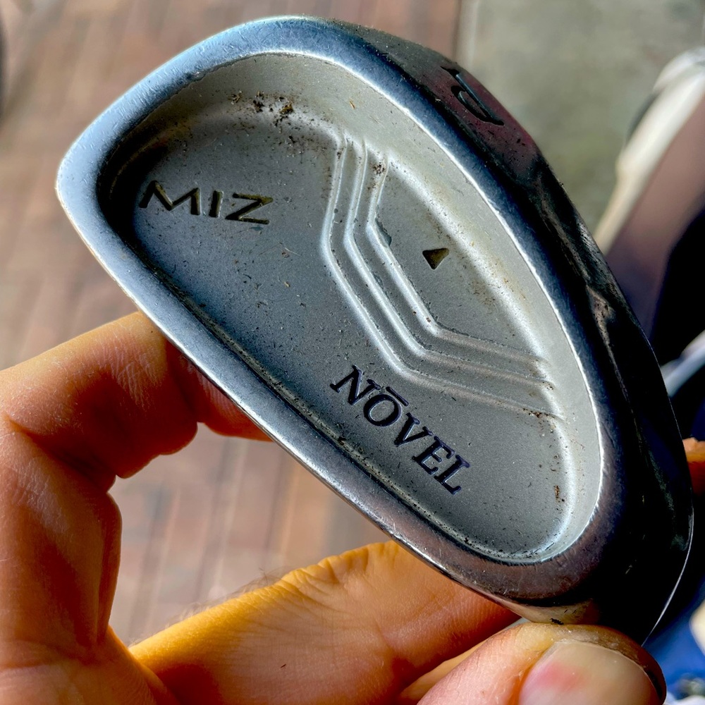 Mizuno ladies pitching Wedge Novel in right hand